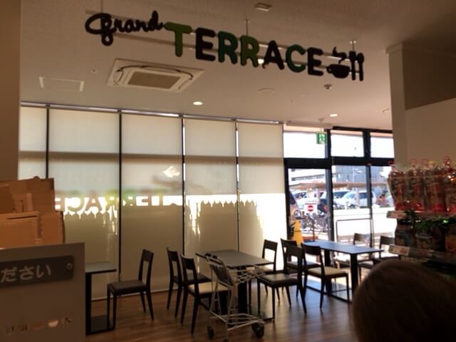 マミーマート川口安行 店内 イートインコーナー